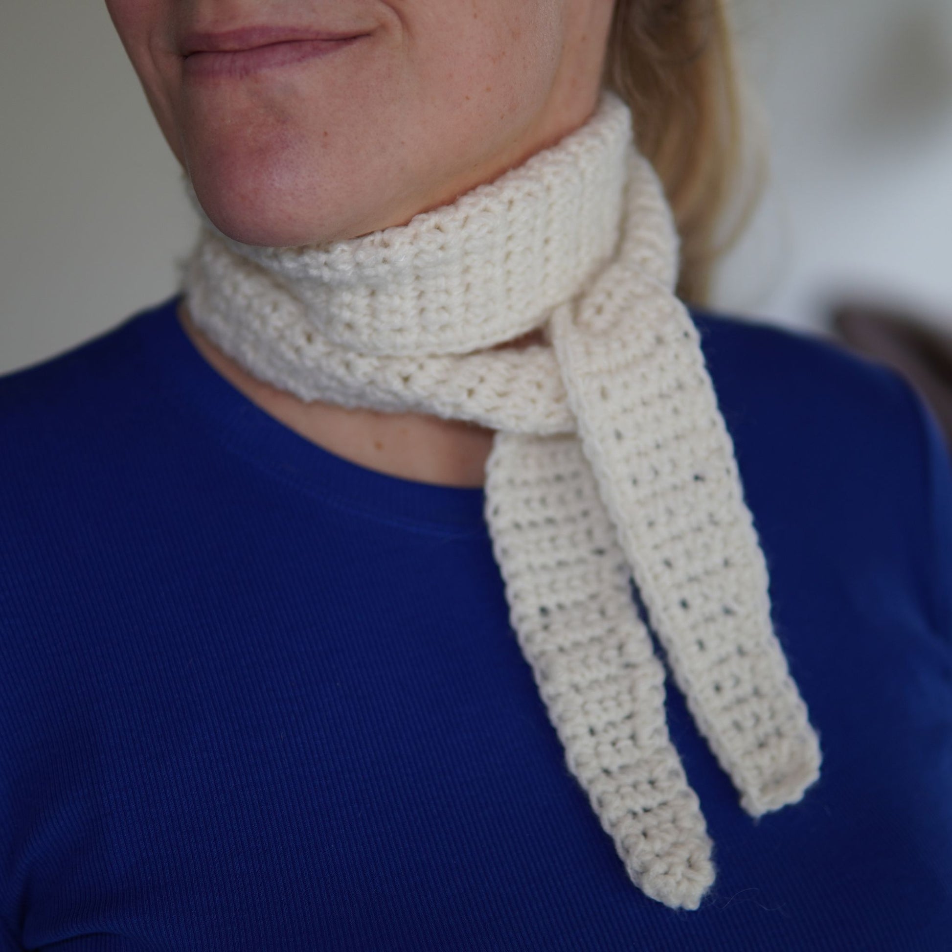 Lille hæklet halstørklæde , hæklet halsklud, hæklet sophie scarf