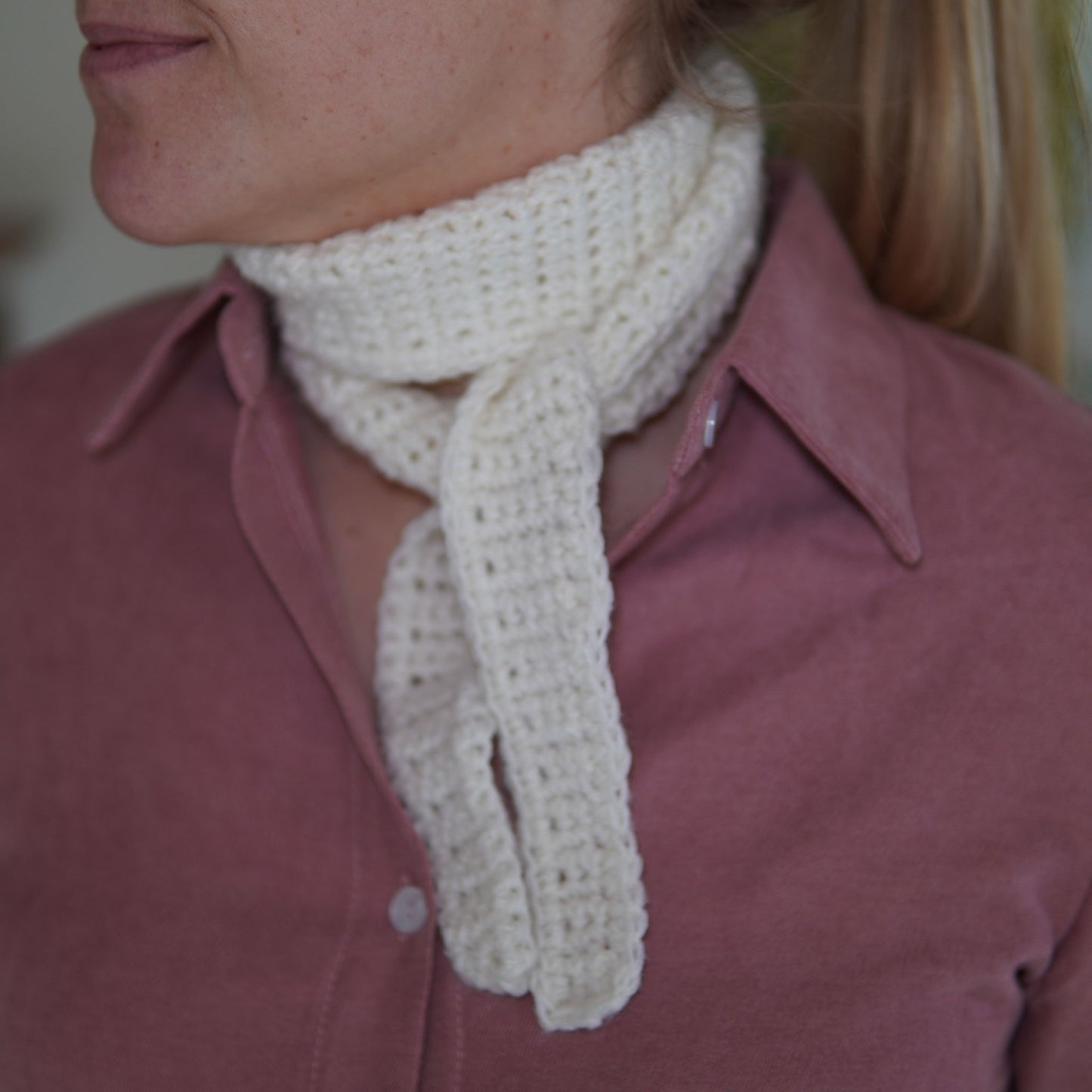 Lille hæklet halstørklæde , hæklet halsklud, hæklet sophie scarf